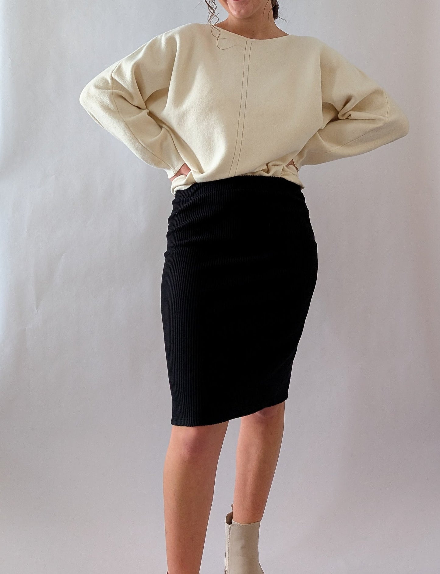 'Lydia' Ribbed Knit Midi Skirt in Black