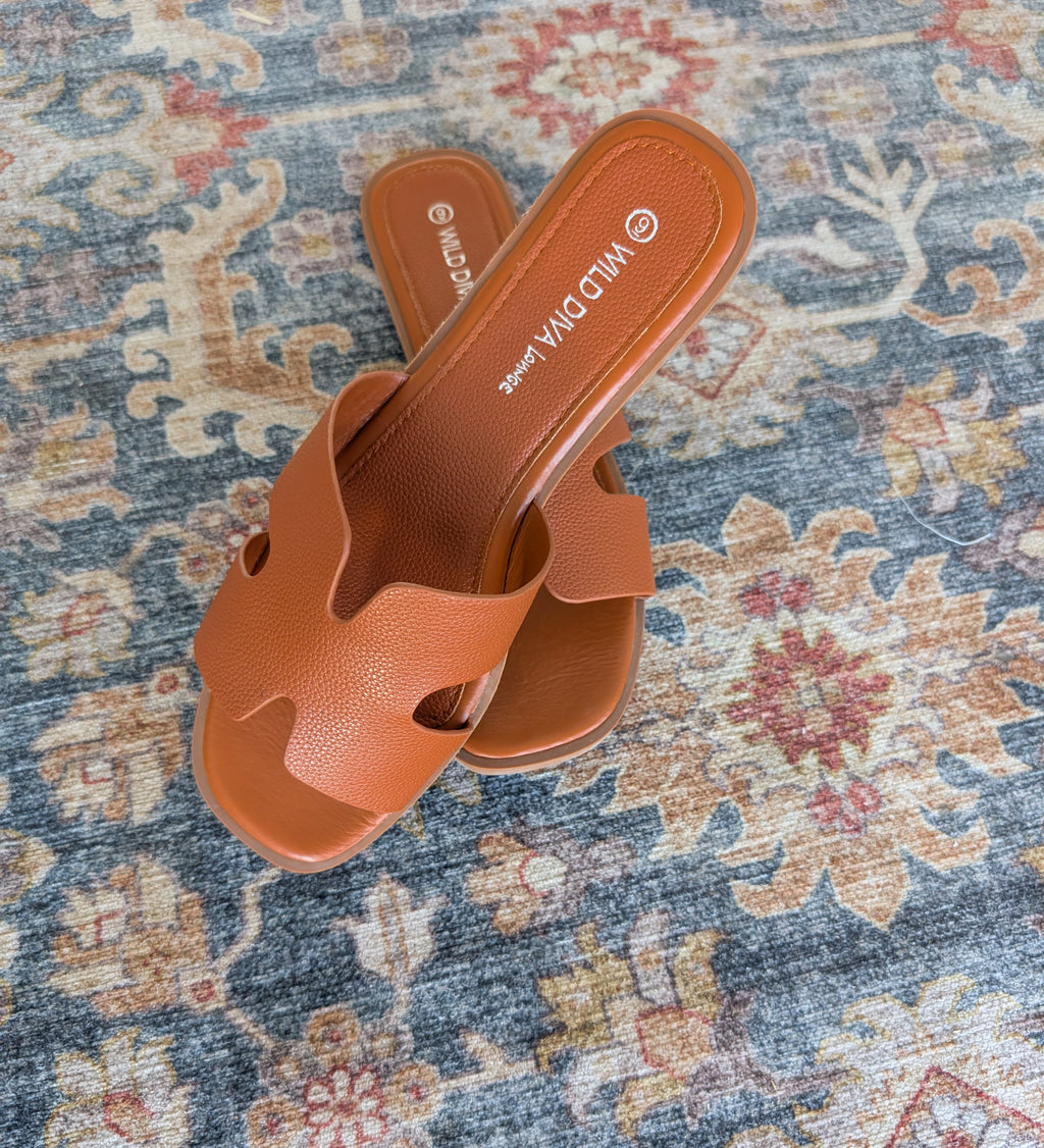 'Miami' Flat Sandals in Brown