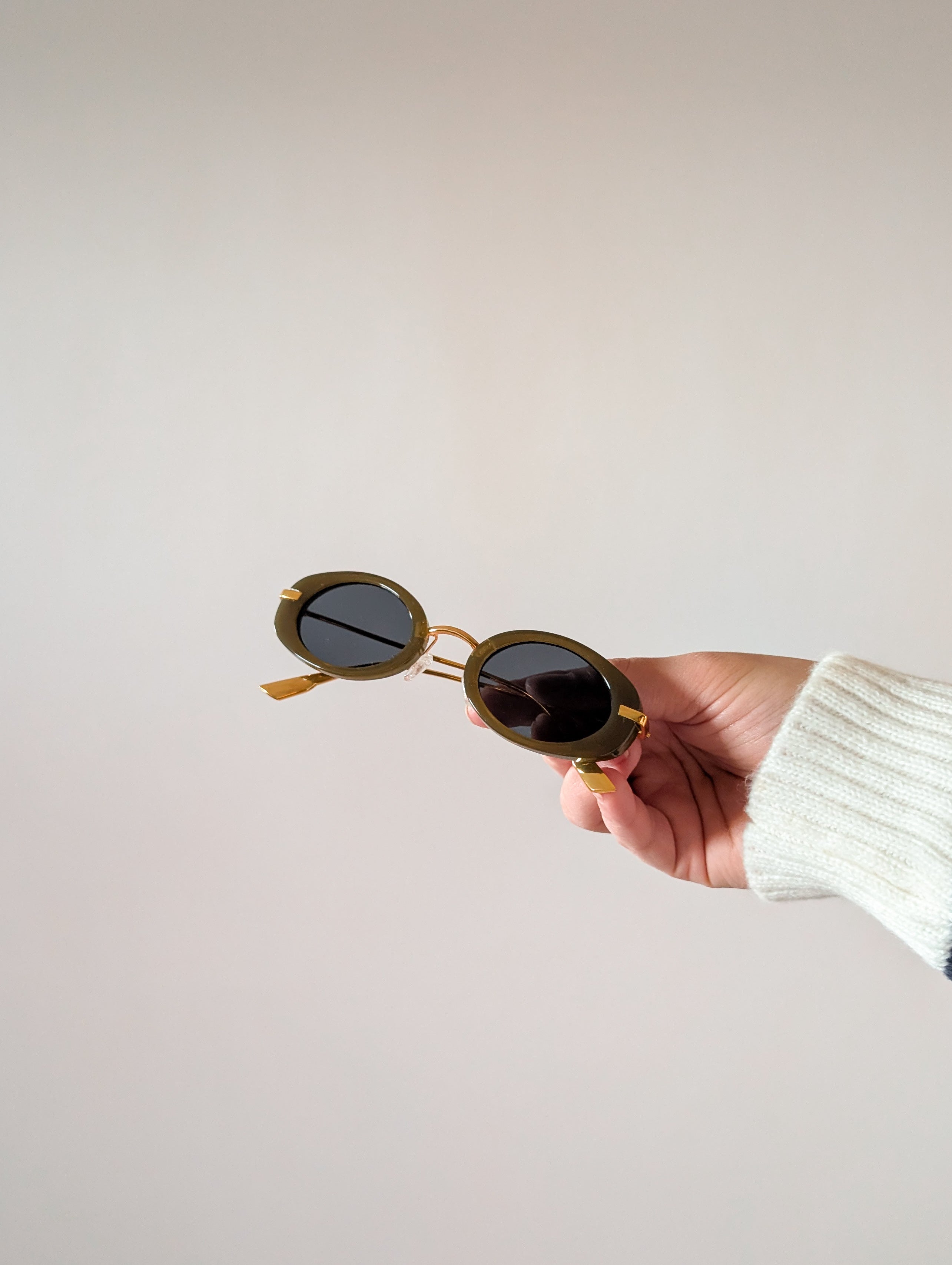 Small Oval Sunglasses in Olive